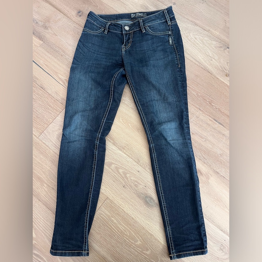 SILVER Skinny Jeans - Size 26 - L 29” - Dark Wash